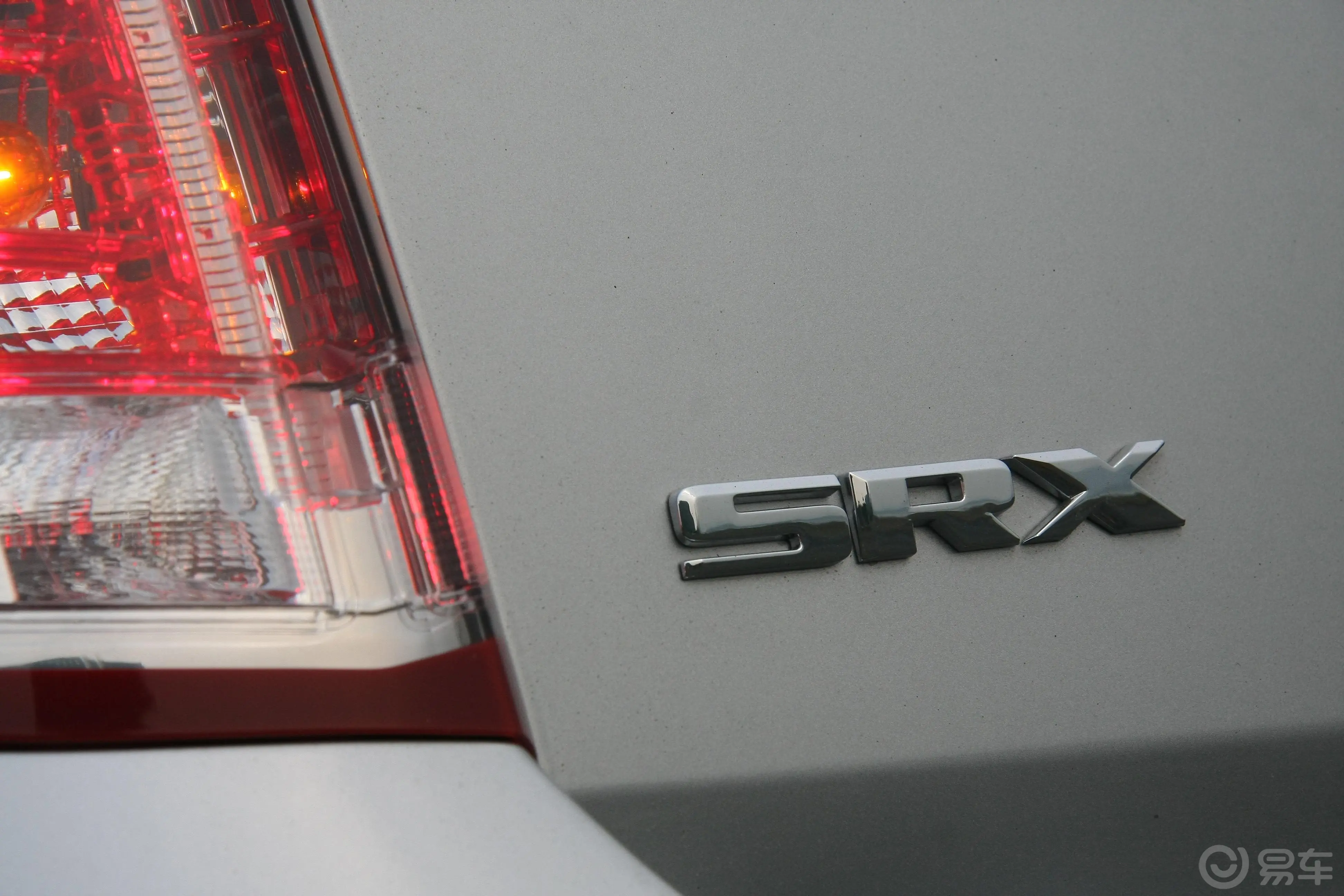 凯迪拉克SRX3.0L 豪华型外观