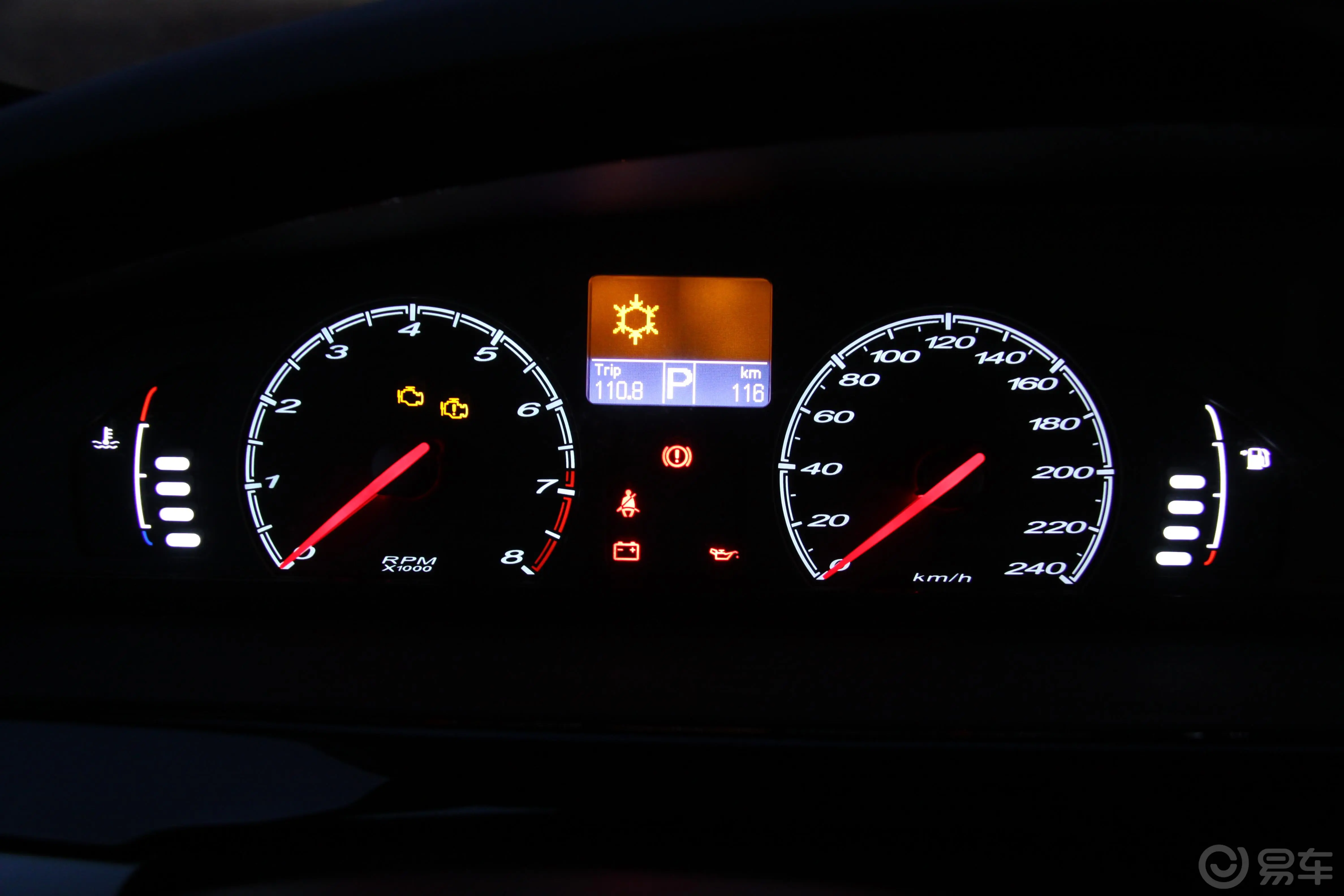 MG6掀背 1.8T 精英版仪表盘背光显示