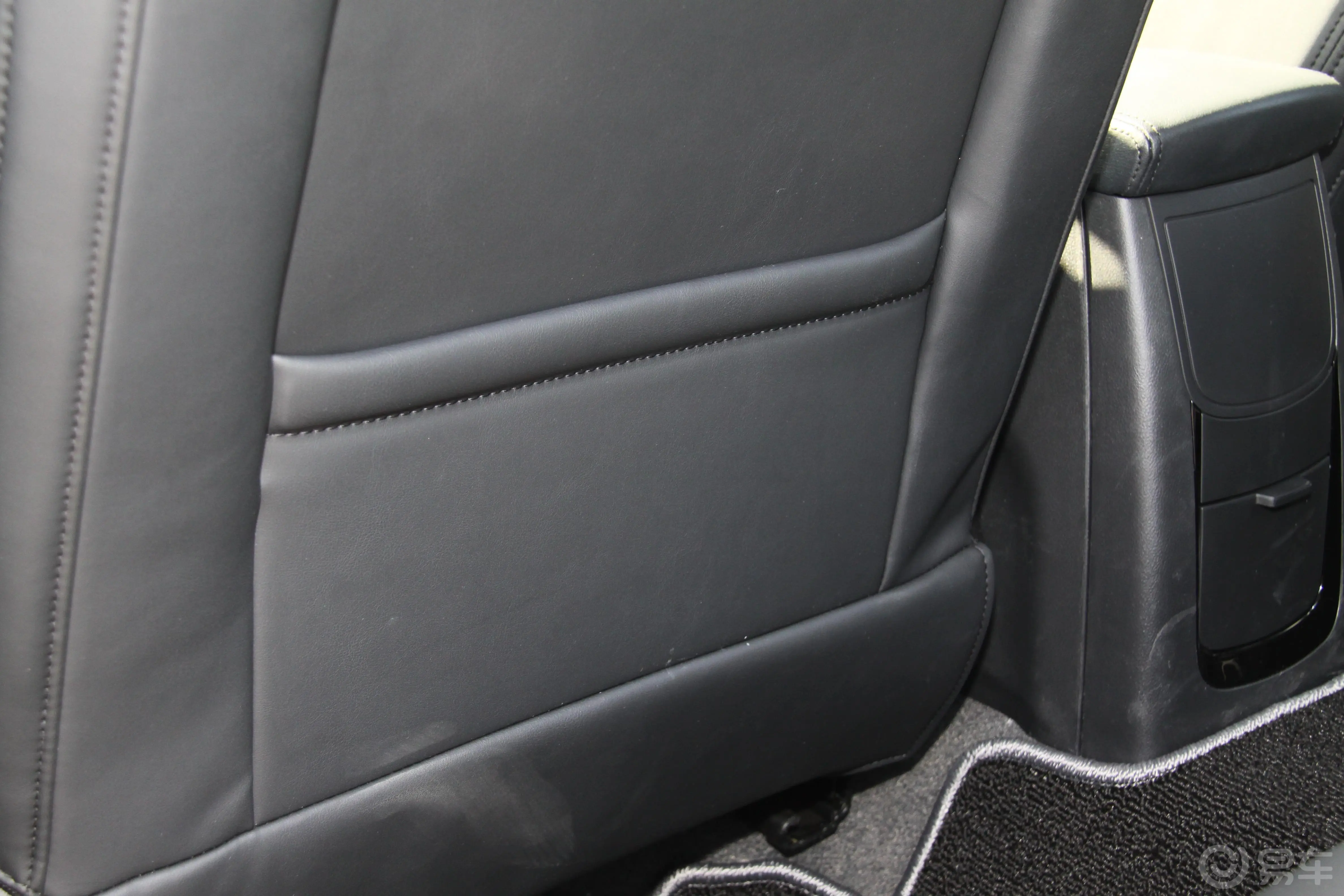 MG6掀背 1.8T 精英版前排座椅后储物袋