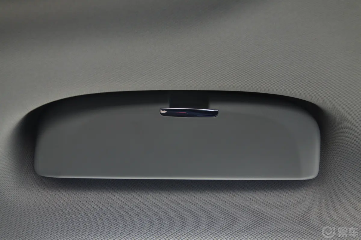MG6掀背 1.8T 精英版眼镜盒