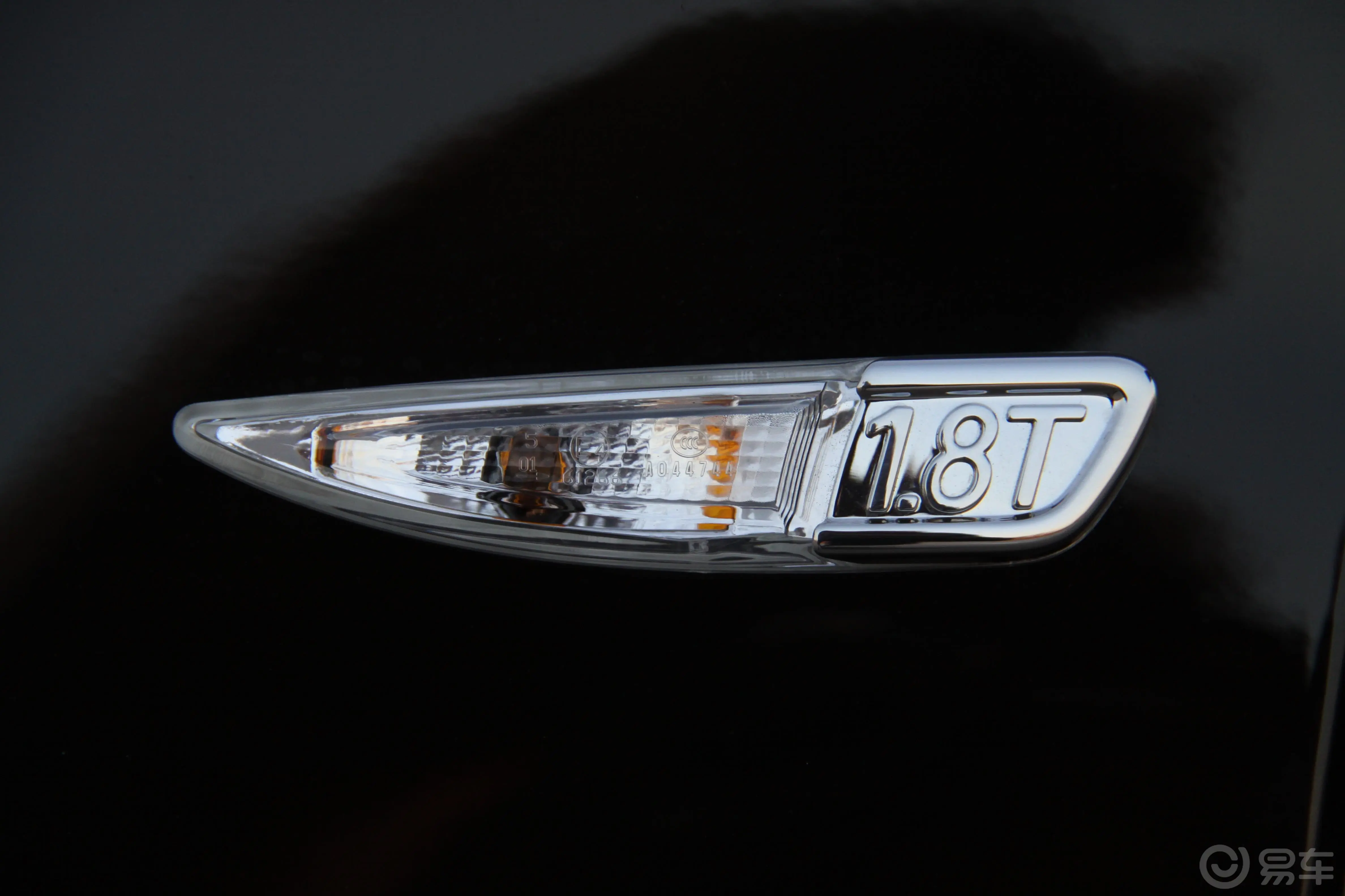MG6掀背 1.8T 精英版车侧转向灯
