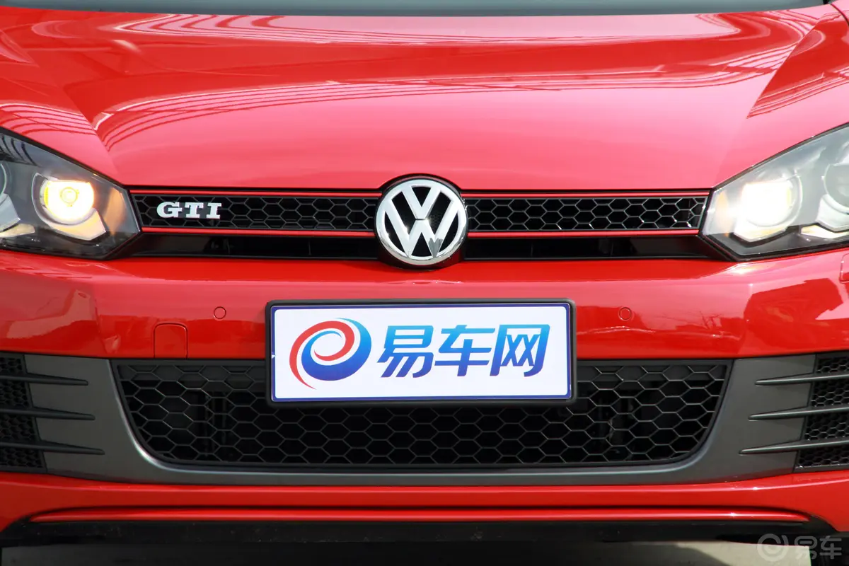 高尔夫GTI 舒适版前格栅侧俯拍