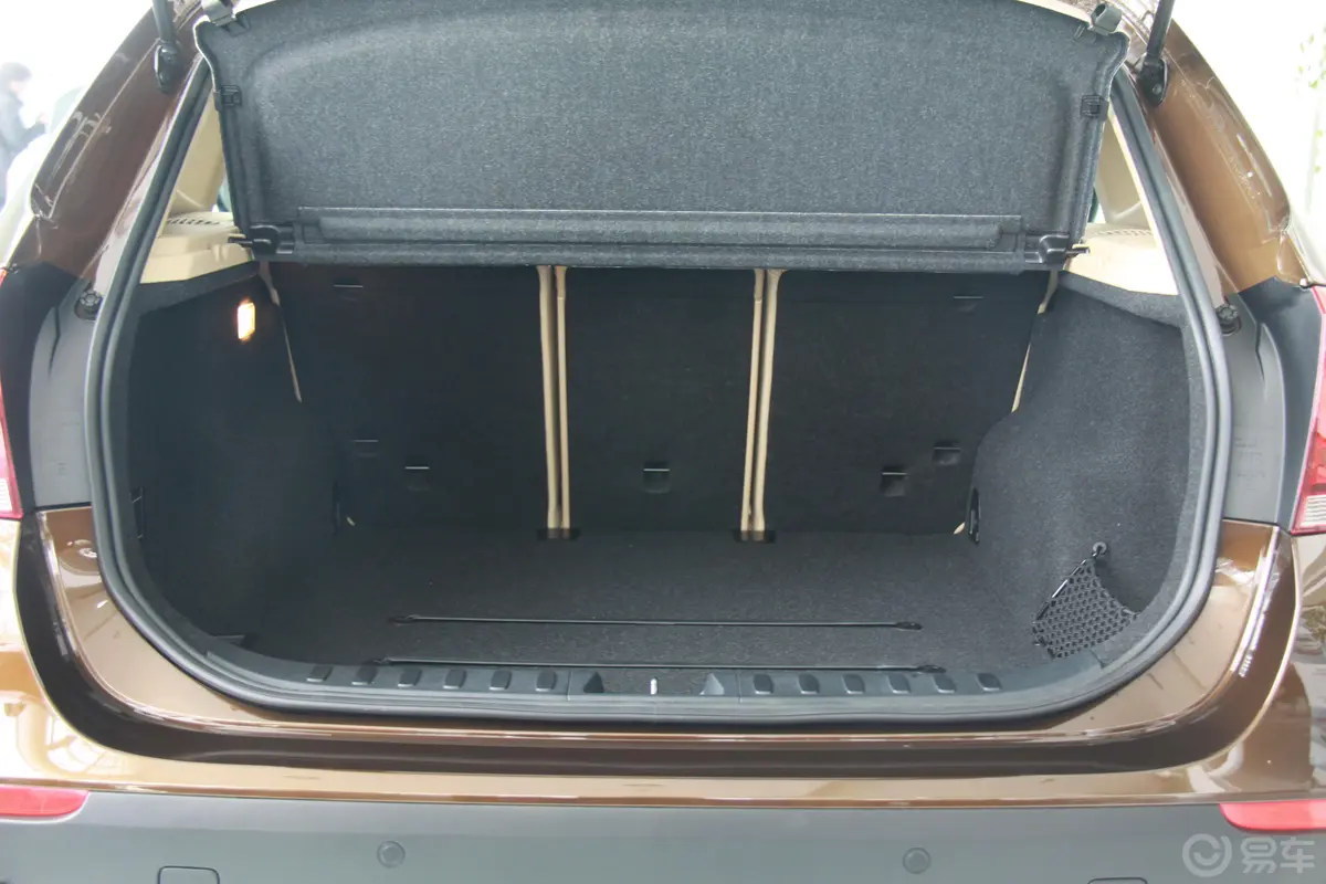 宝马X1(进口)xDrive28i行李箱空间