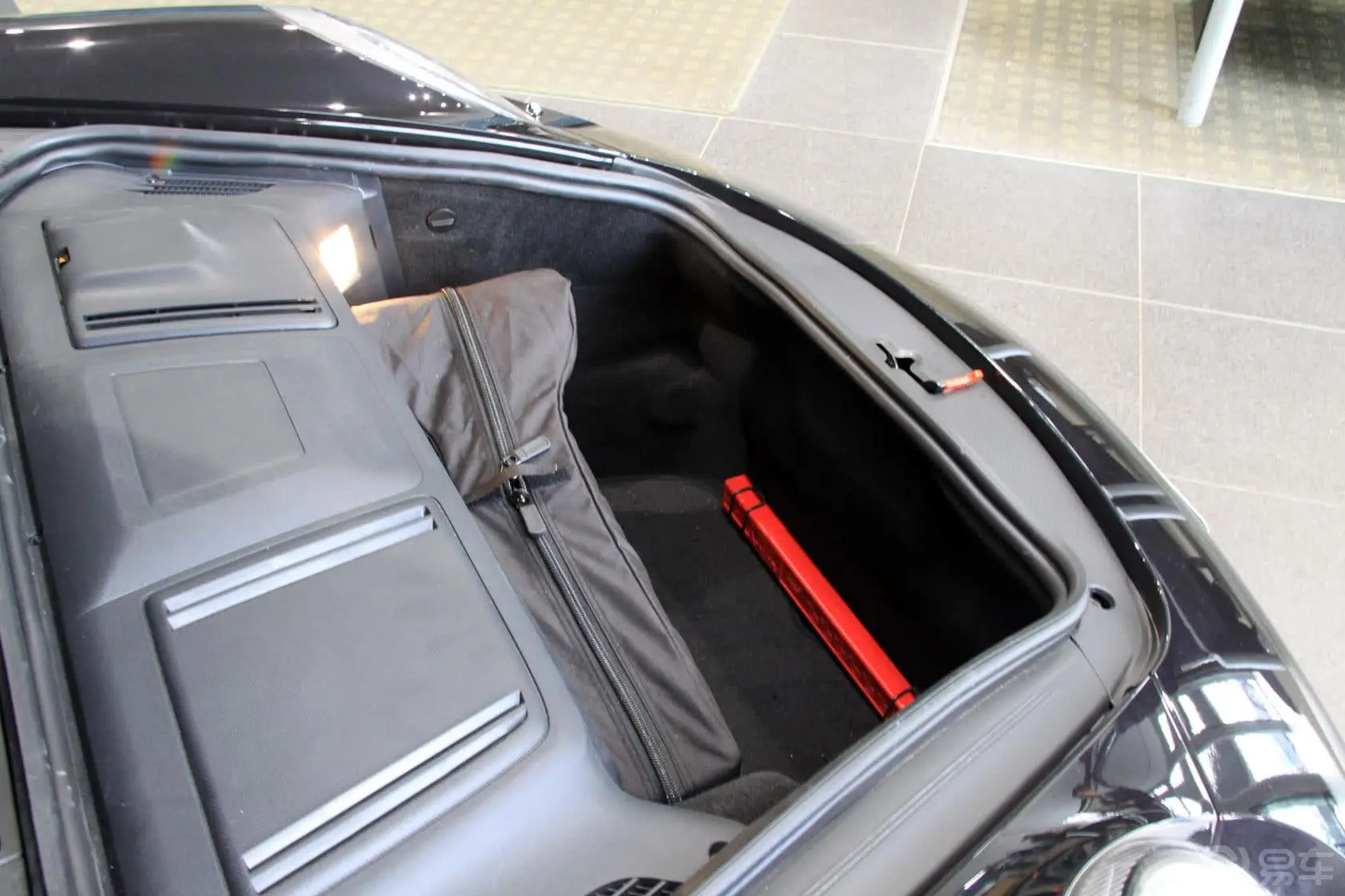 保时捷911Turbo Cabriolet 3.8T空间