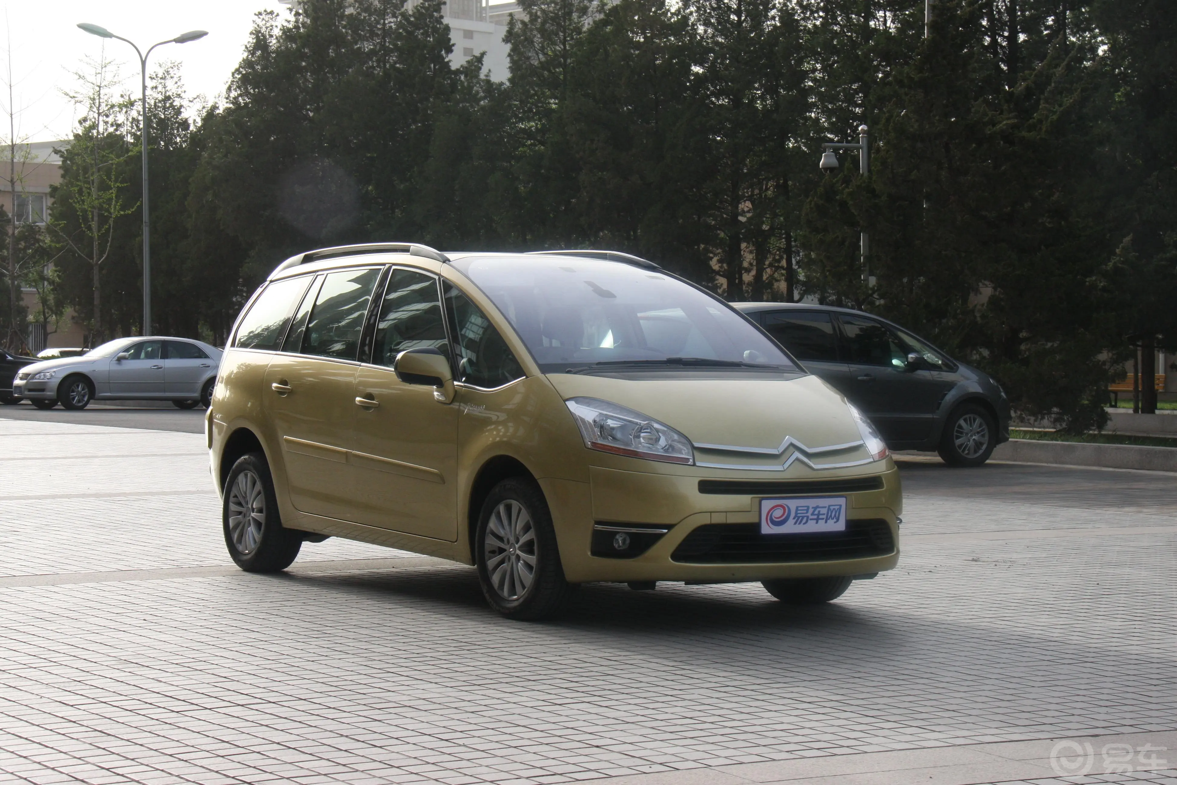 C4 PICASSO2.0i 16V 舒适版 7座外观