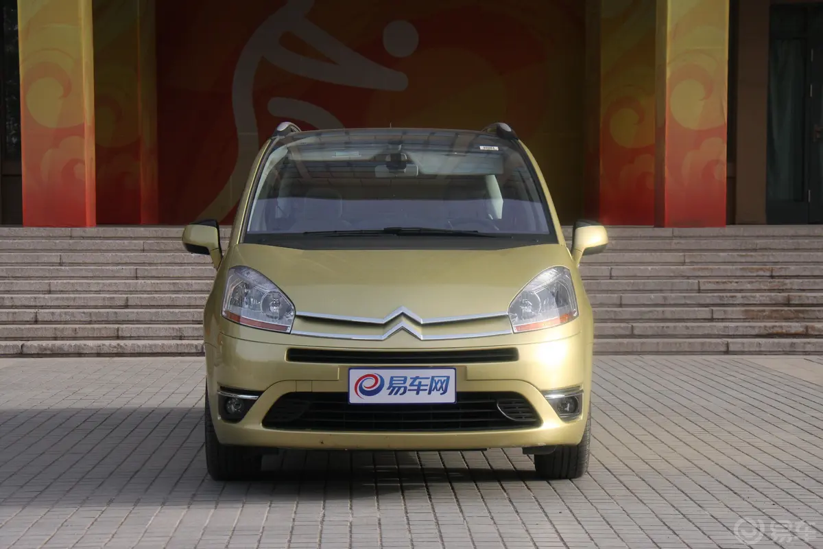 C4 PICASSO2.0i 16V 舒适版 7座正前水平