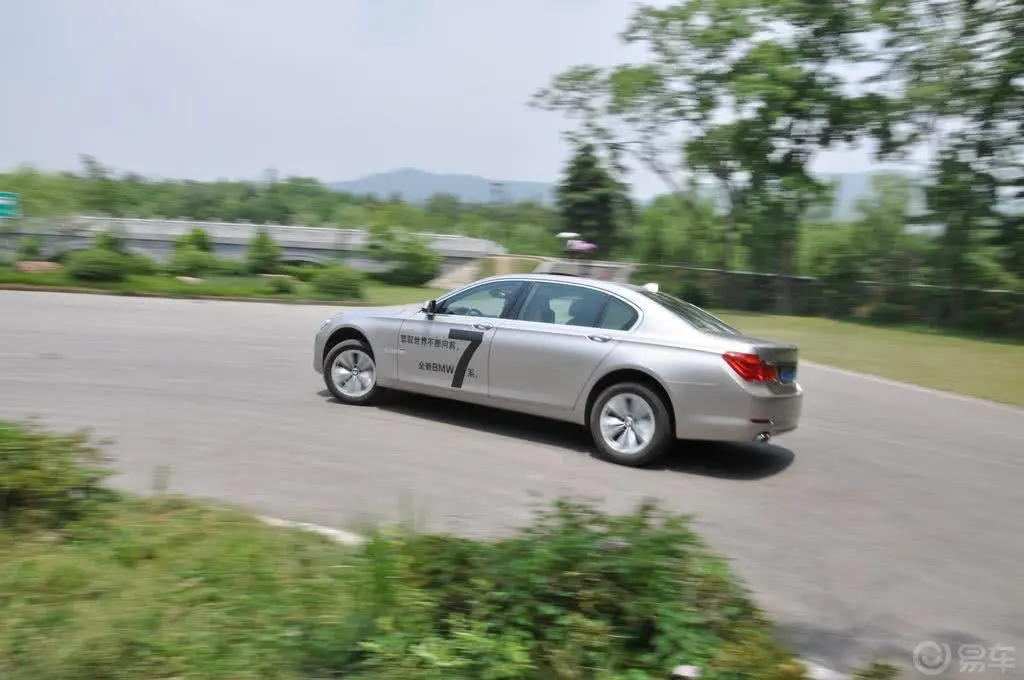 宝马7系730Li 豪华型外观