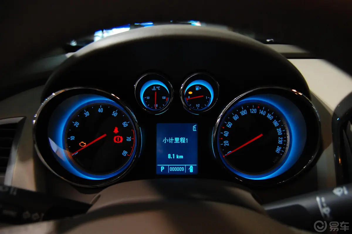 英朗GT 1.8L 自动豪华版仪表盘背光显示
