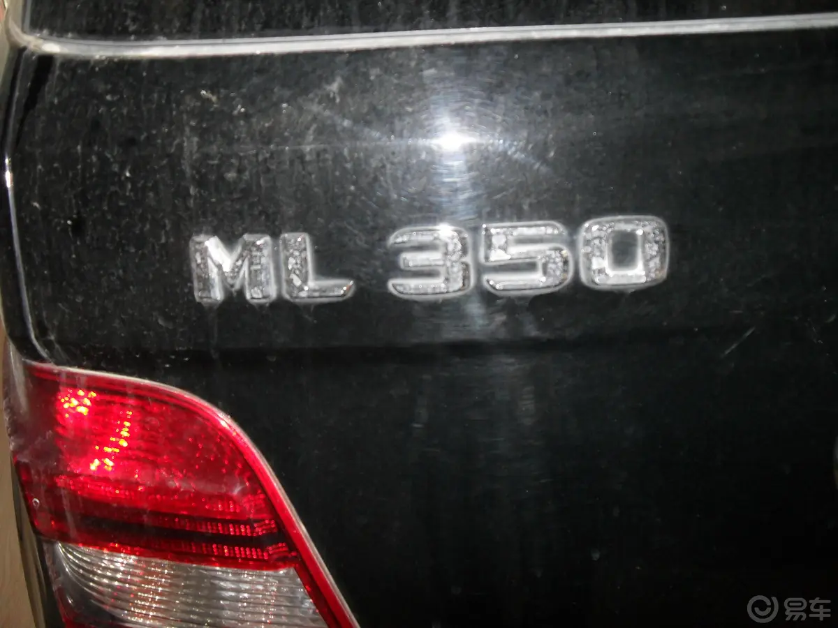 奔驰M级ML 350 4MATIC尾标