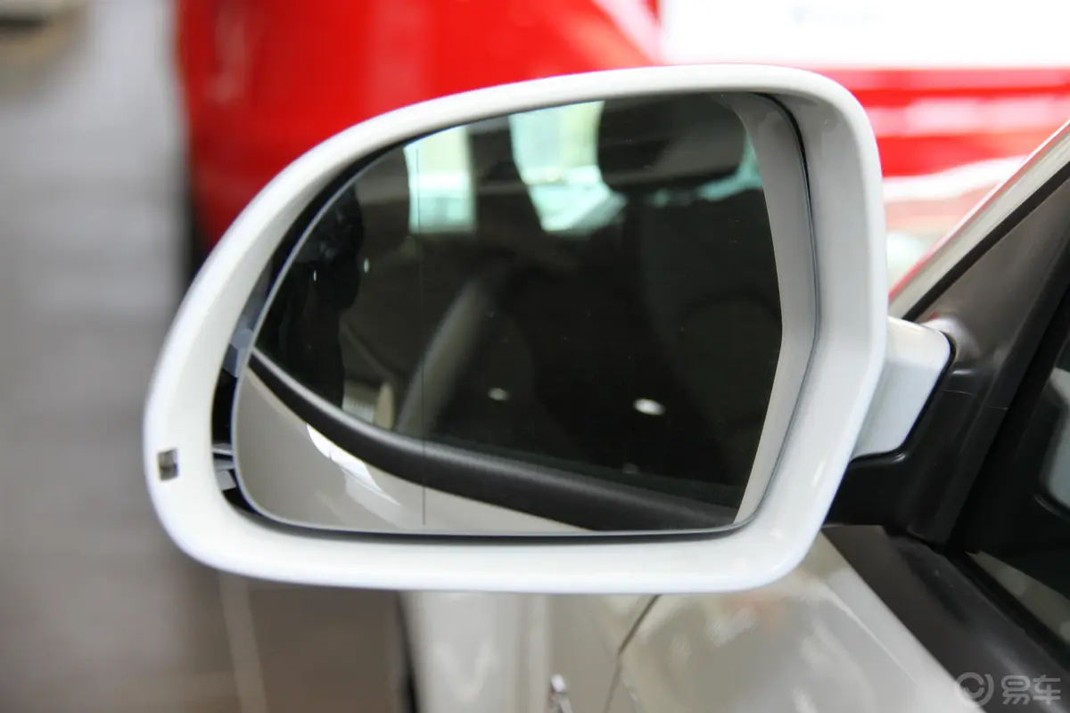 奥迪A3(进口)Sportback 首发限量版豪华型后视镜镜面（后）