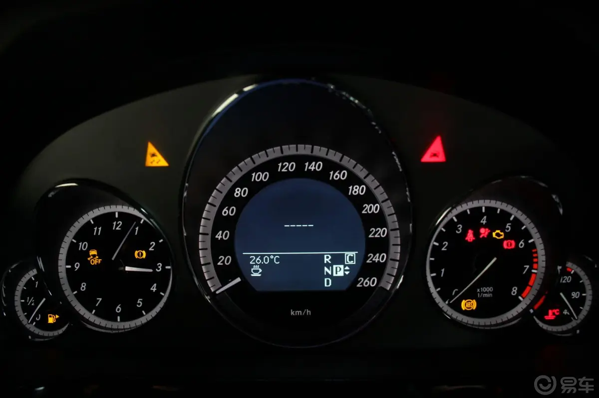 奔驰E级(进口)E 300 时尚型仪表盘背光显示