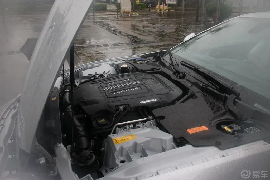 捷豹XKXKR 5.0L V8机械增压硬顶跑车内饰
