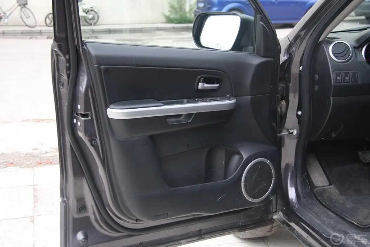 超级维特拉5门 2.4L 4AT JLX—EL驾驶员侧车门内门板