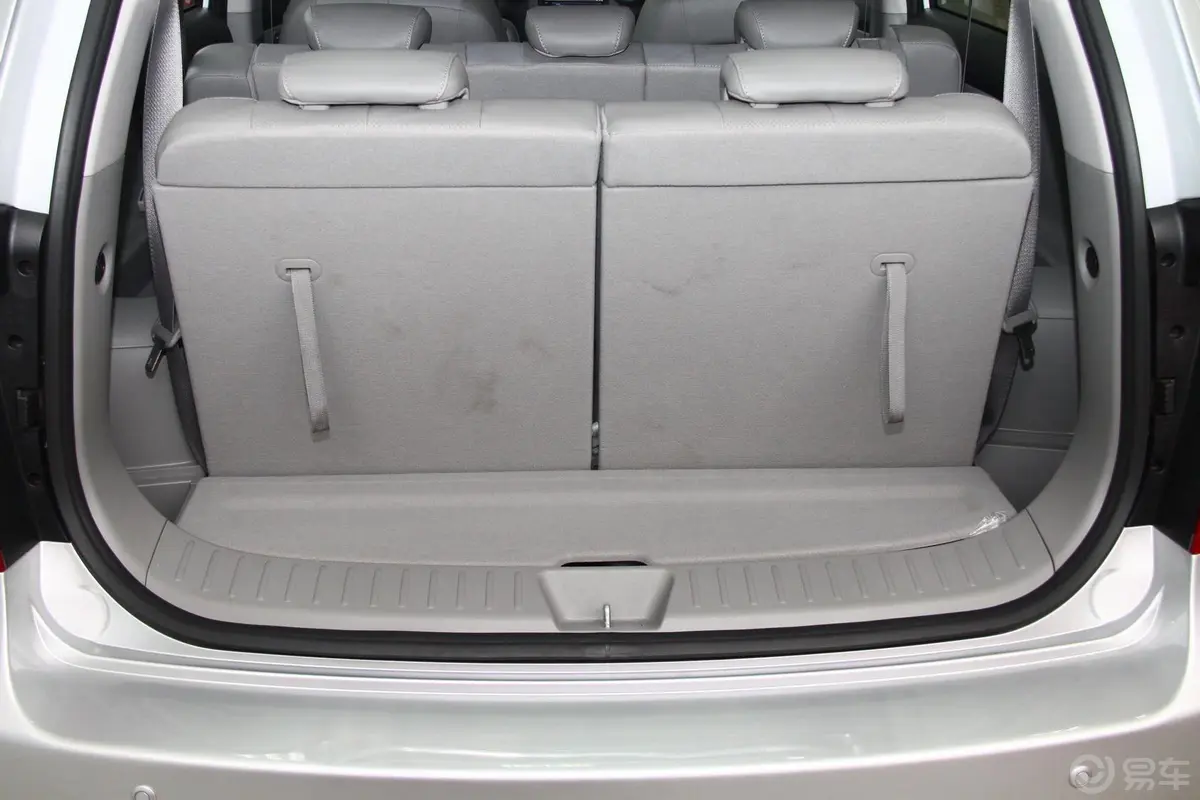 佳乐2.0 汽油 7座 自动舒适版前排空间