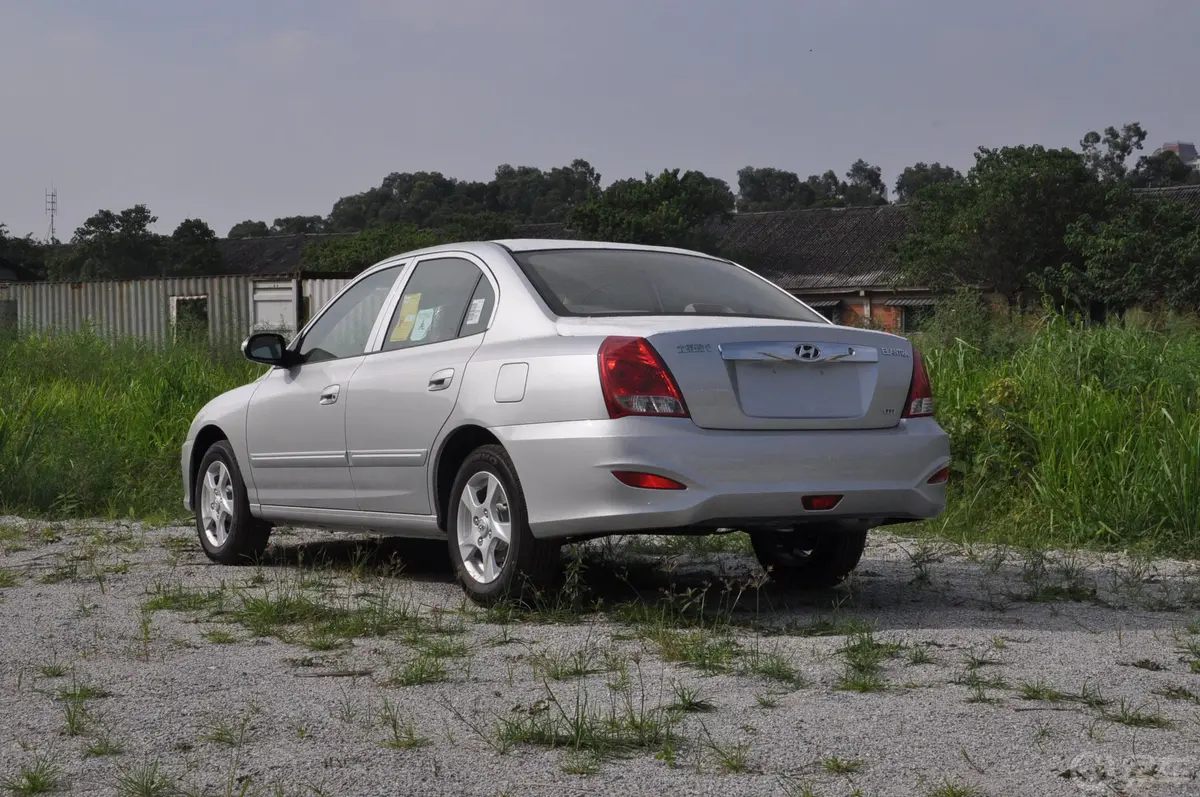 伊兰特三厢 1.6L MT GL 国四外观