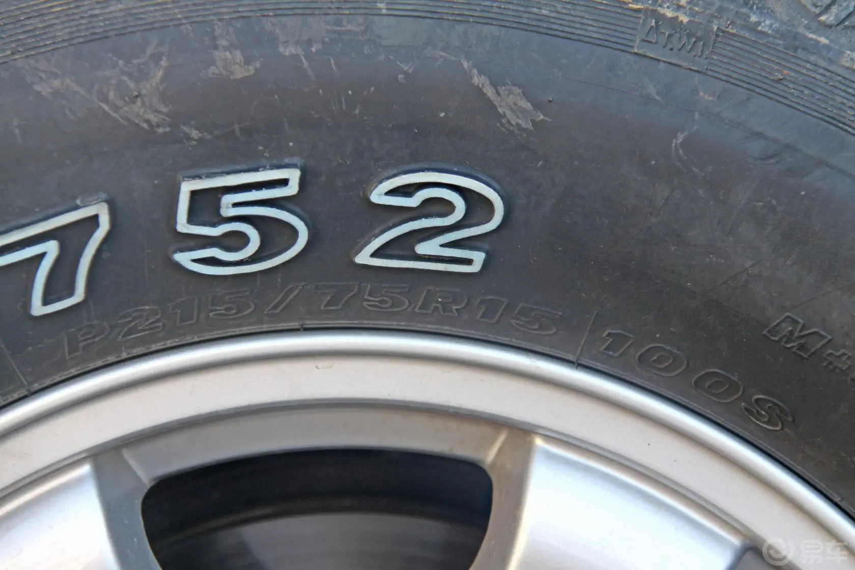 锐骐厢式车2WD 4RB2汽油标准型轮胎规格