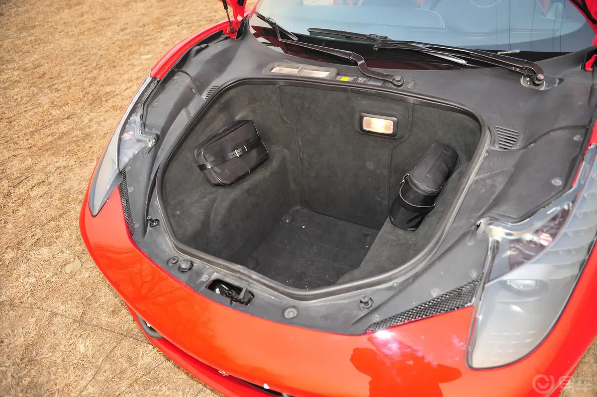 法拉利458Italia 4.5L 标准型空间