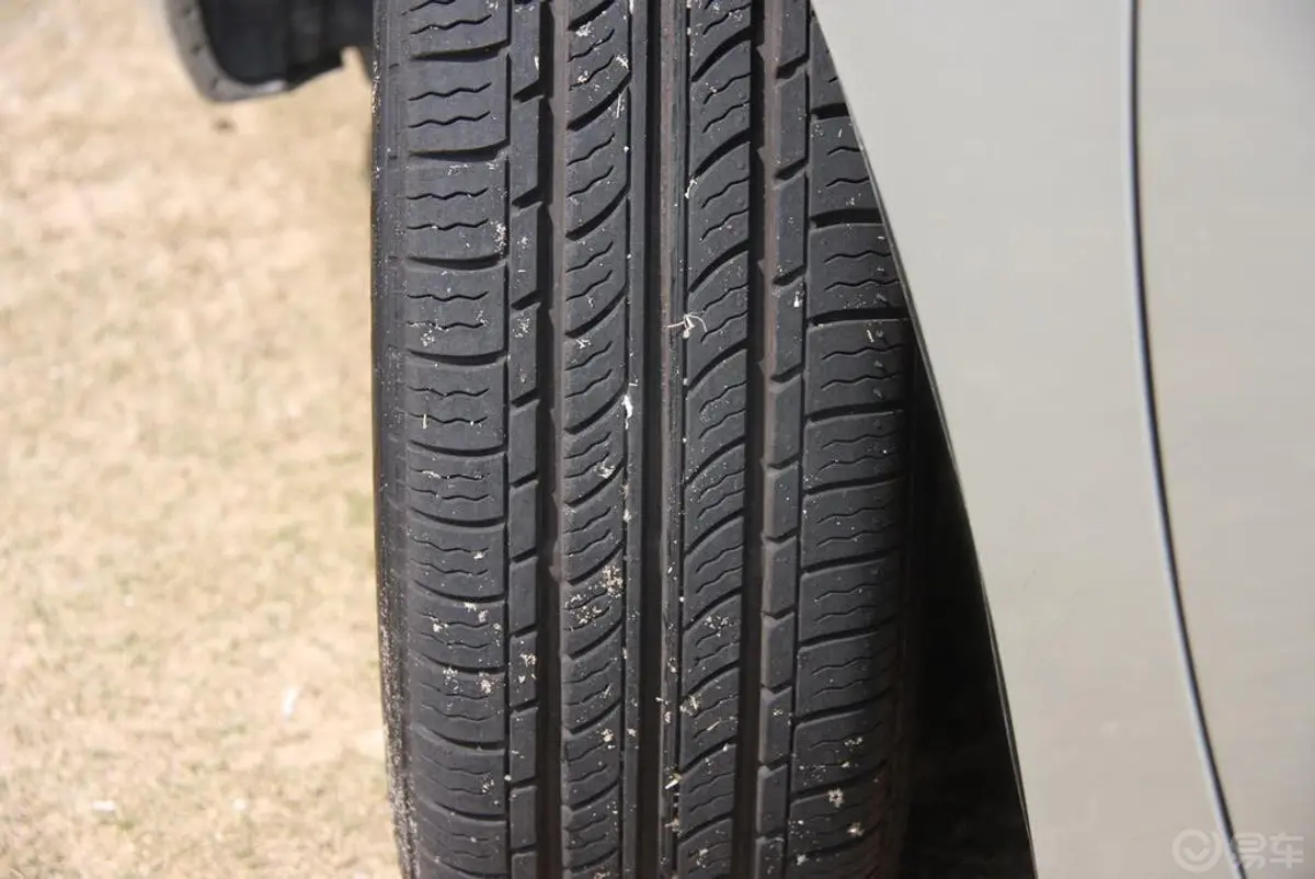 比亚迪L31.8L CVT 尊贵型轮胎花纹
