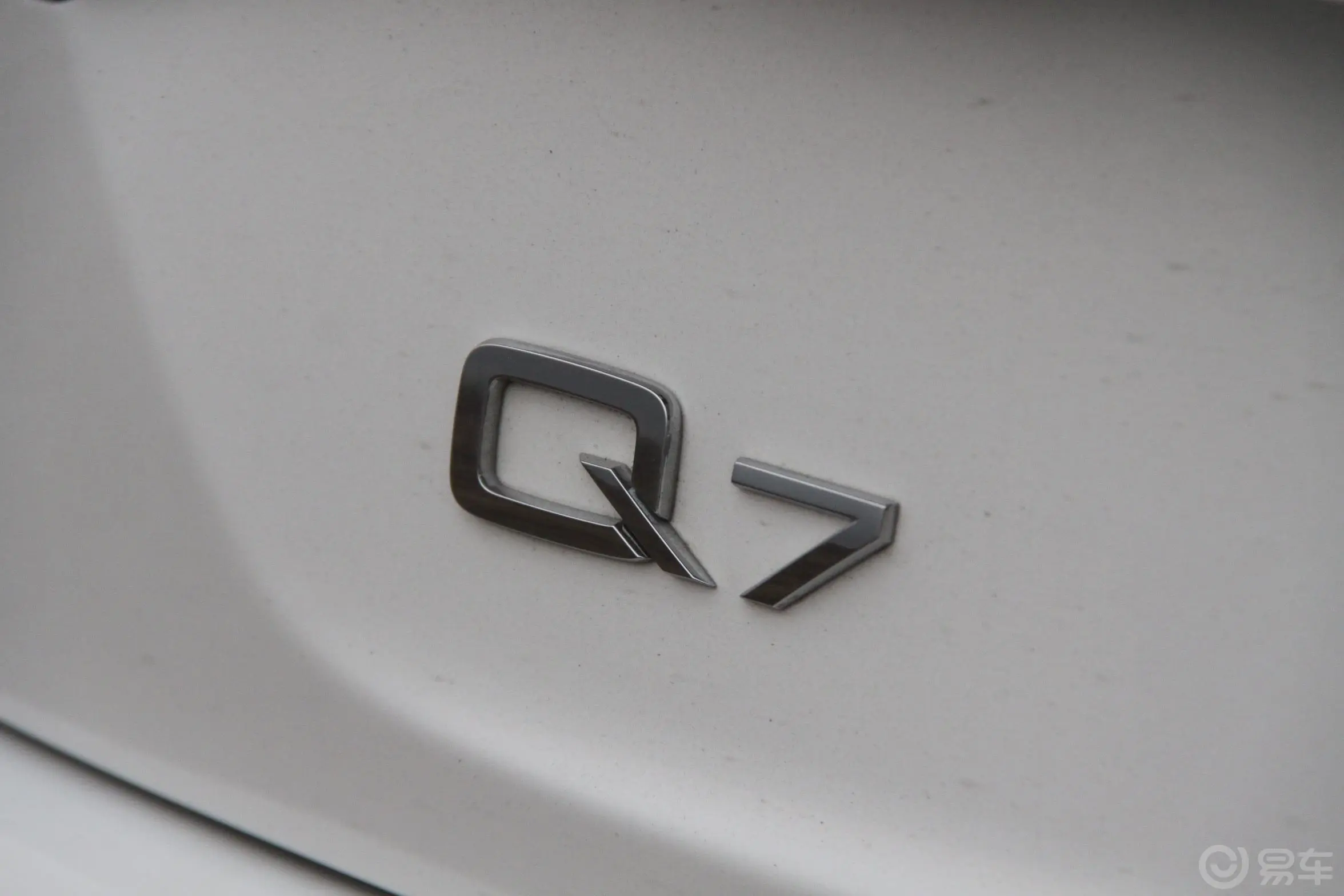 奥迪Q73.0 TFSI quattro(200kW) 专享型尾标