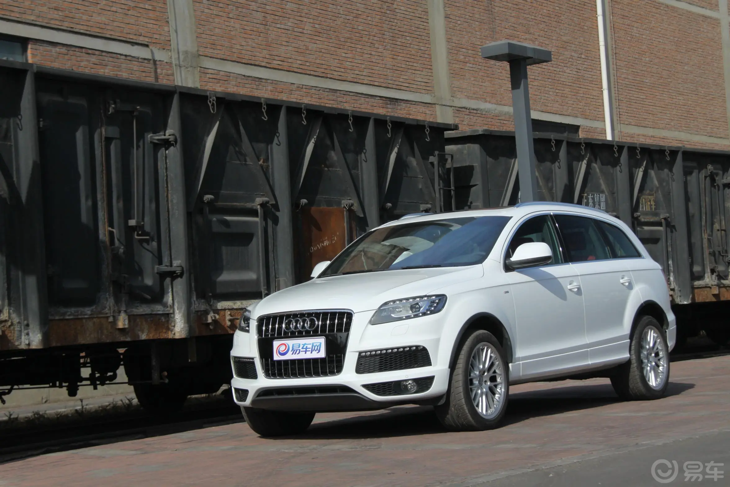 奥迪Q73.0 TFSI quattro(200kW) 专享型外观