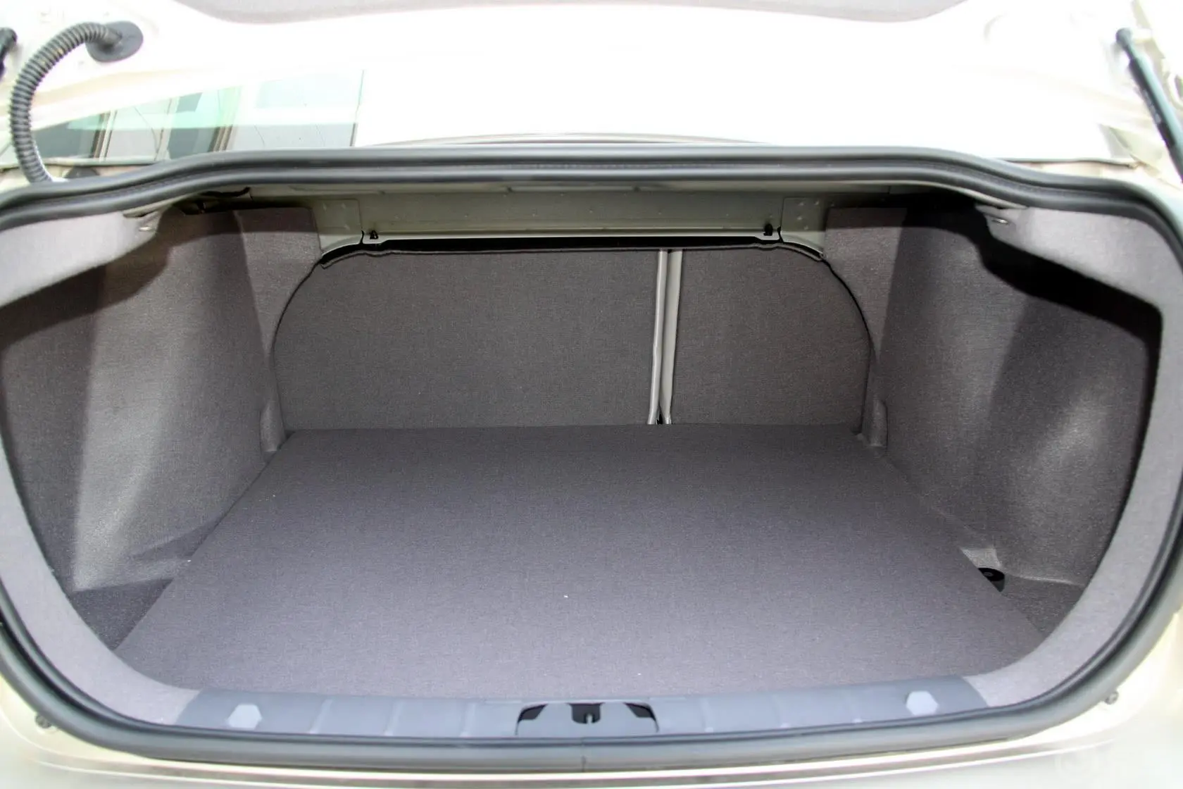 沃尔沃S402.0 自动智尚版行李箱空间