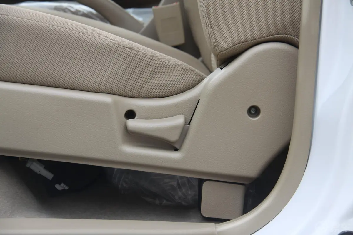 哈弗H5经典欧风版 2.4四驱舒适型座椅调节键