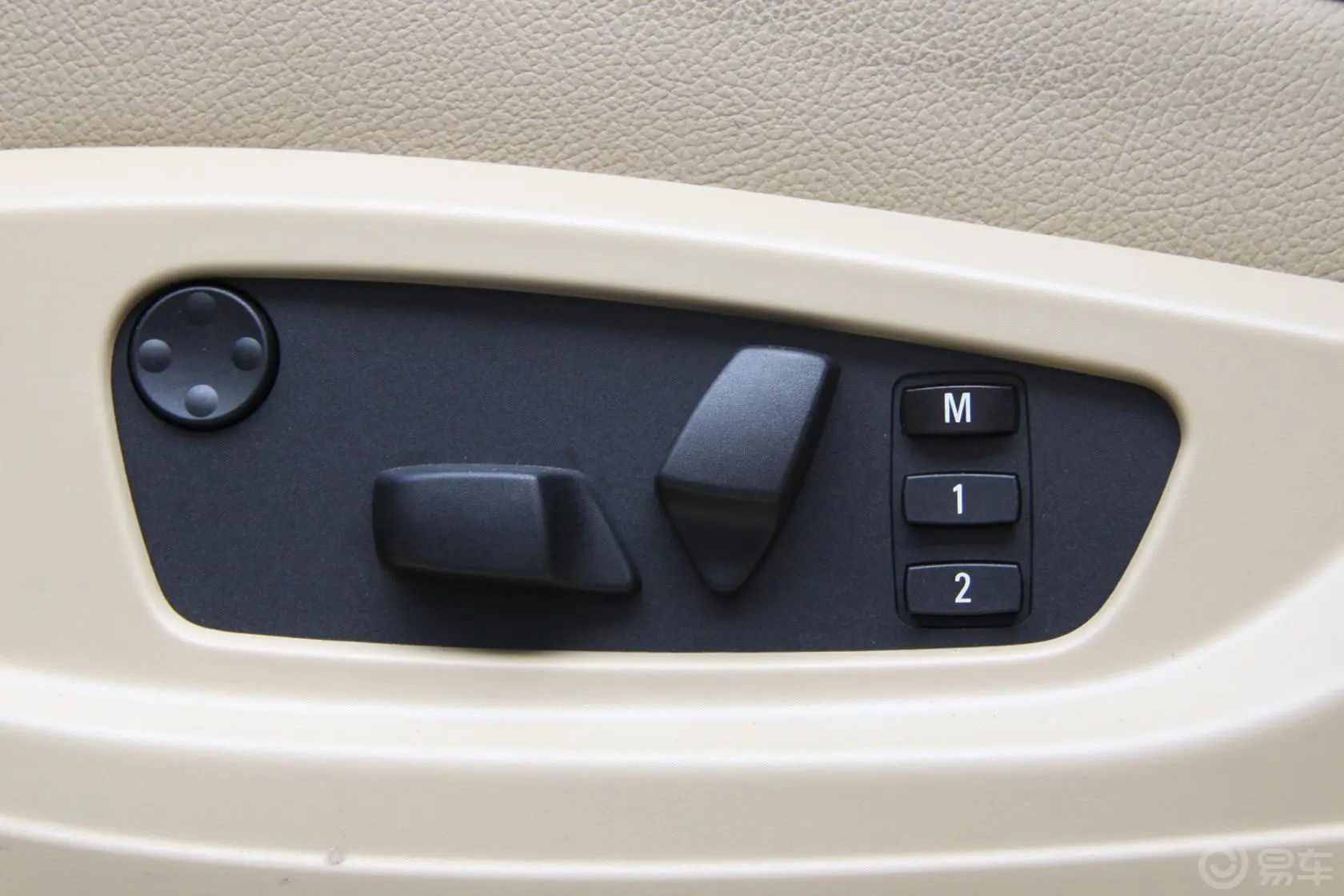 宝马X5(进口)xDrive35i  美规版座椅调节键
