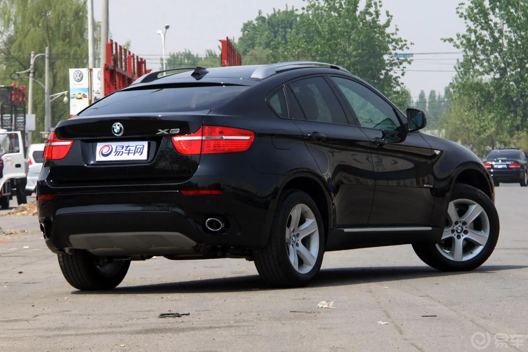 宝马X6xDrive35i 美规版侧后45度车头向右水平