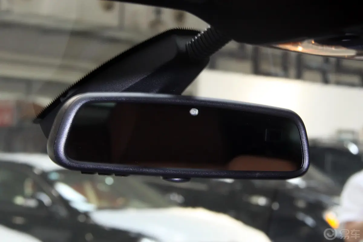 宝马X6xDrive35i 美规版内后视镜
