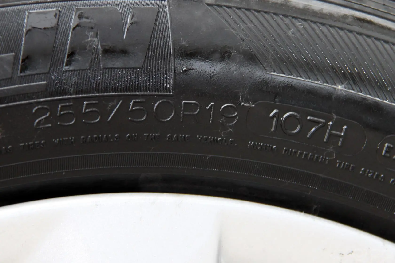 宝马X5(进口)xDrive35i  美规版轮胎规格