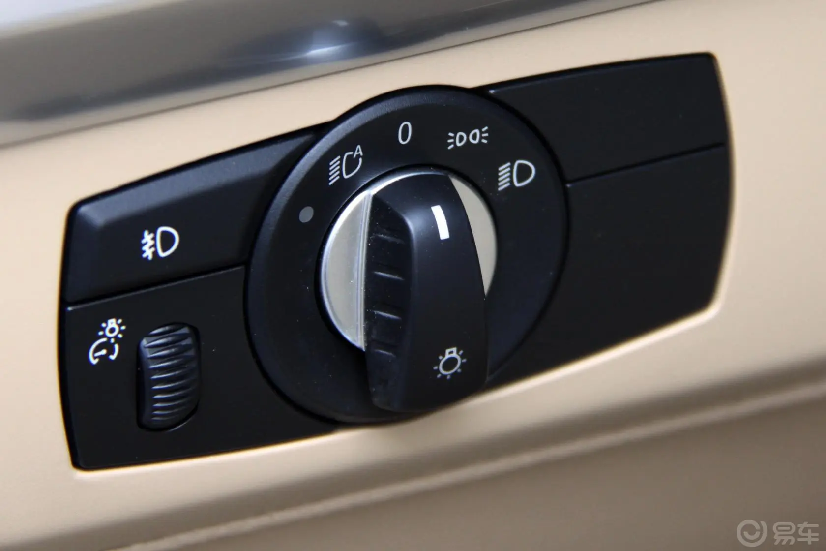 宝马X5(进口)xDrive35i  美规版大灯远近光调节柄