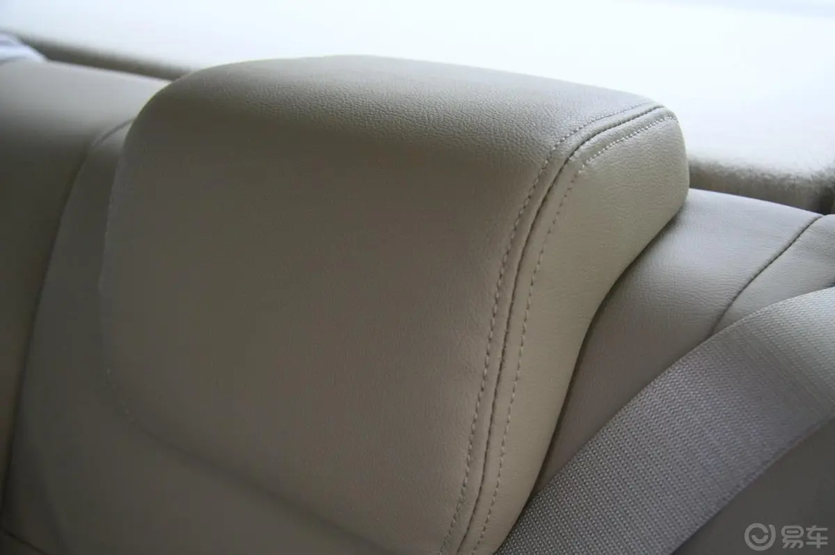 福克斯两厢 1.8自动时尚型后排头枕