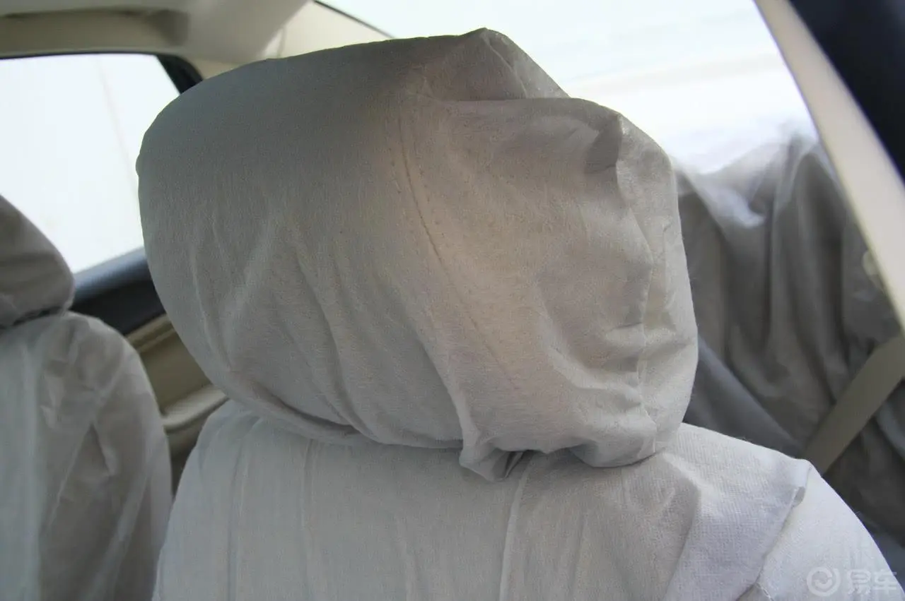 福克斯三厢 1.8自动时尚型驾驶员头枕