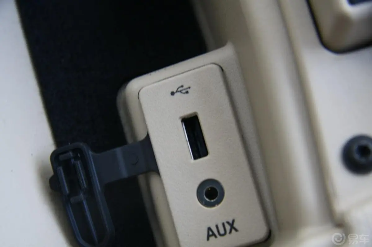 福克斯两厢 1.8自动时尚型USB接口