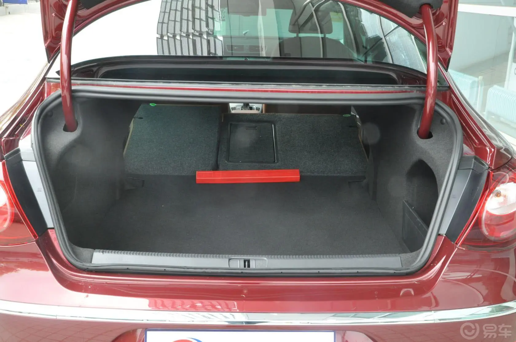一汽-大众CC1.8T 豪华型行李箱空间