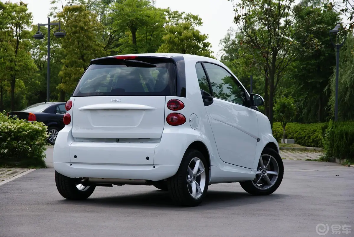 smart fortwo52kw mhd 硬顶  兔年特别版外观