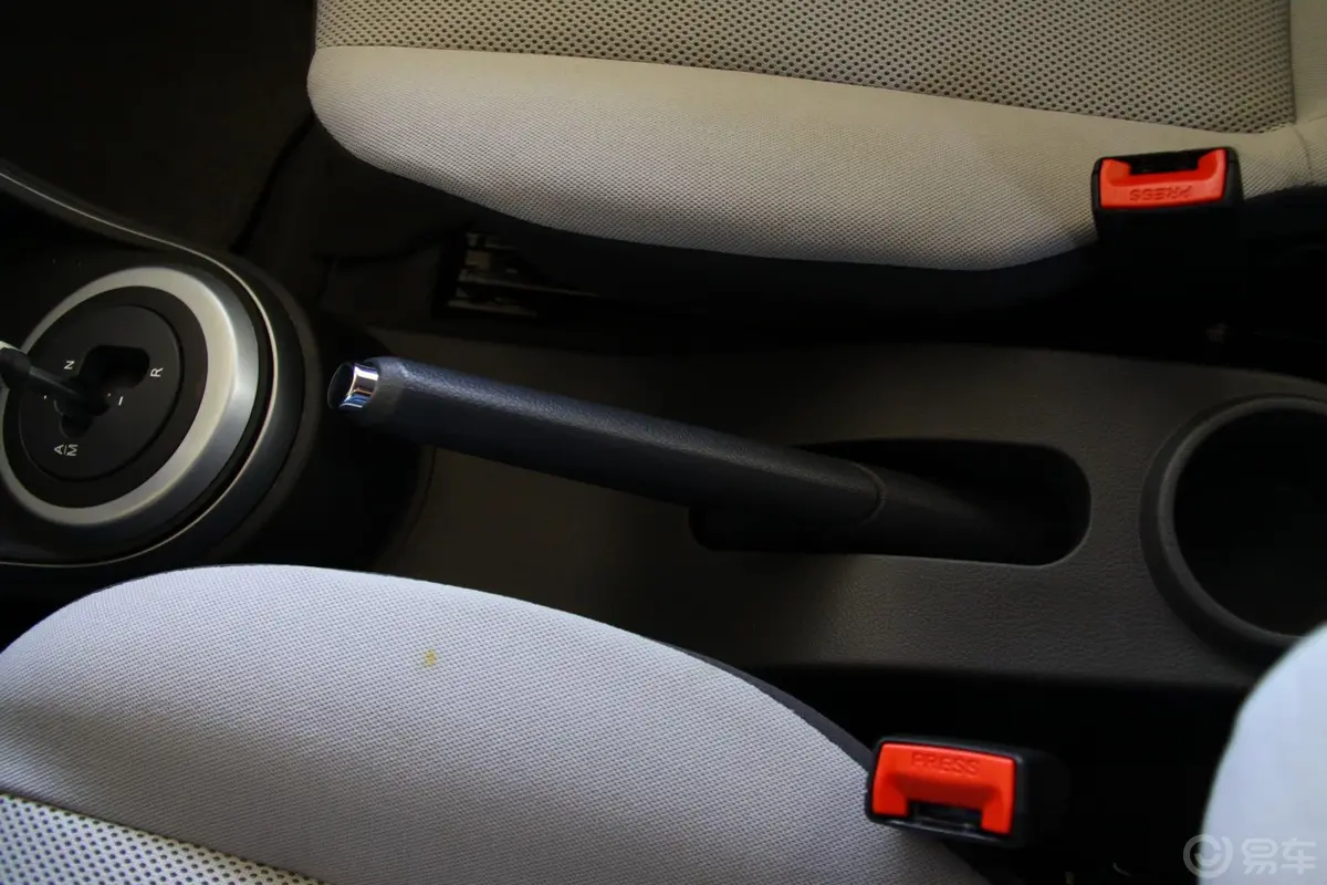 丘比特1.5 自动舒适 DX驻车制动（手刹，电子，脚刹）