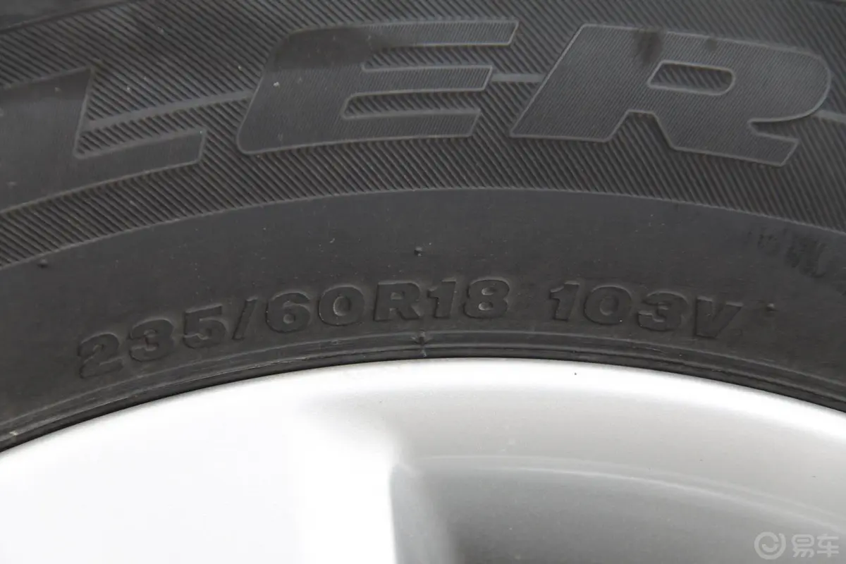 雷克萨斯RX270 豪华版轮胎规格