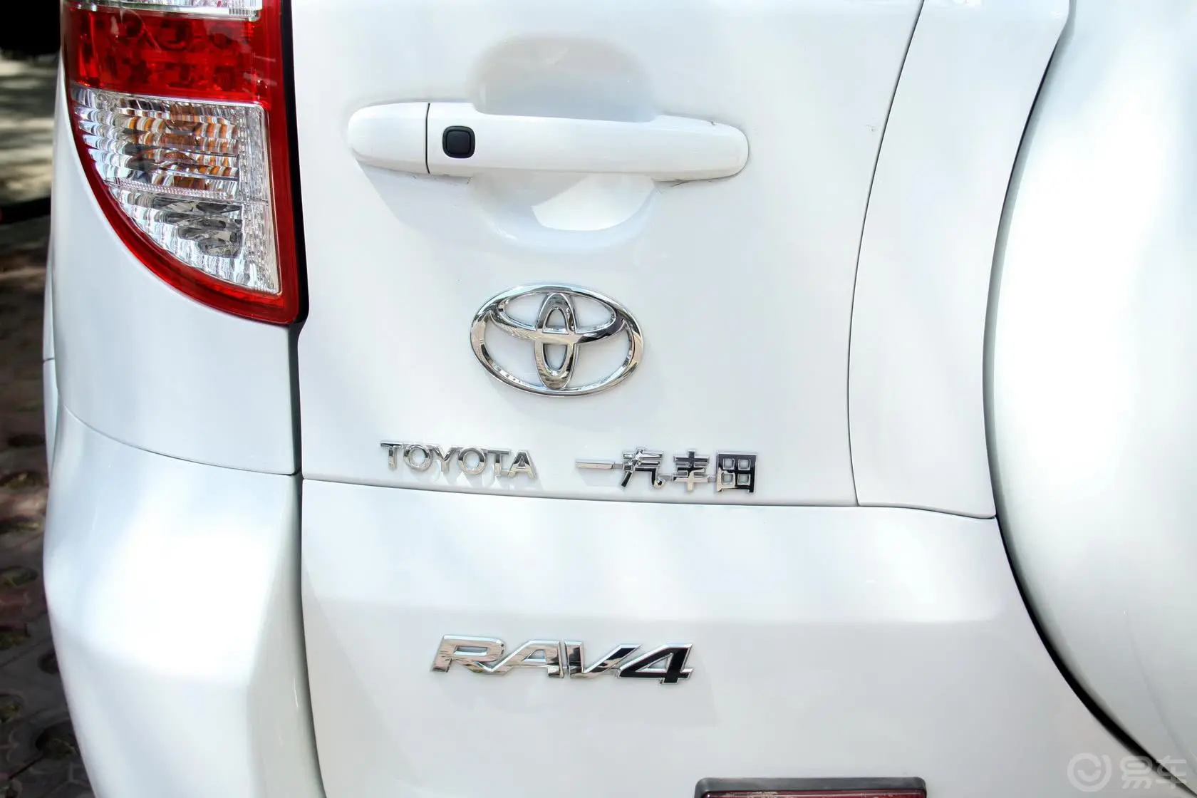 RAV4荣放2.4L 豪华升级版 AT外观