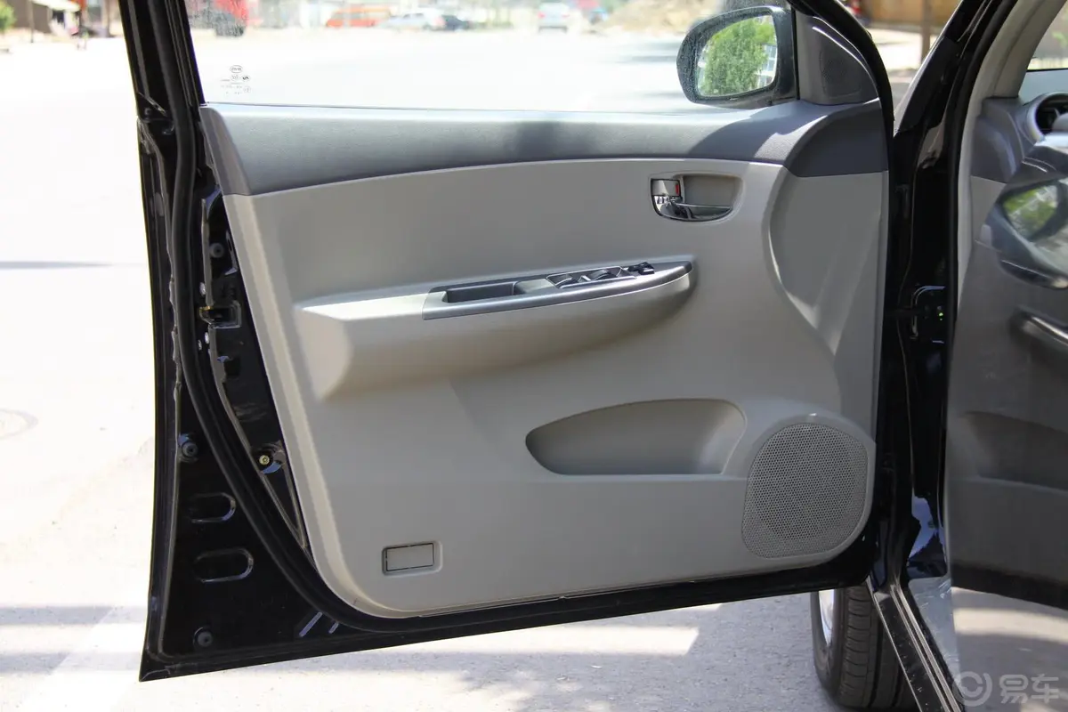 比亚迪G31.5L MT 数智版豪雅型驾驶员侧车门内门板