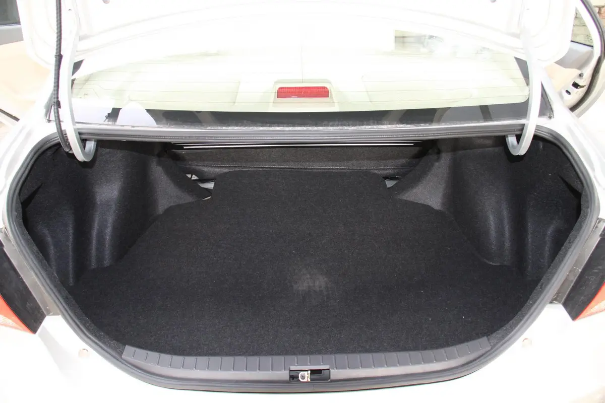 比亚迪L3锋畅版1.5L MT 旗舰型行李箱空间