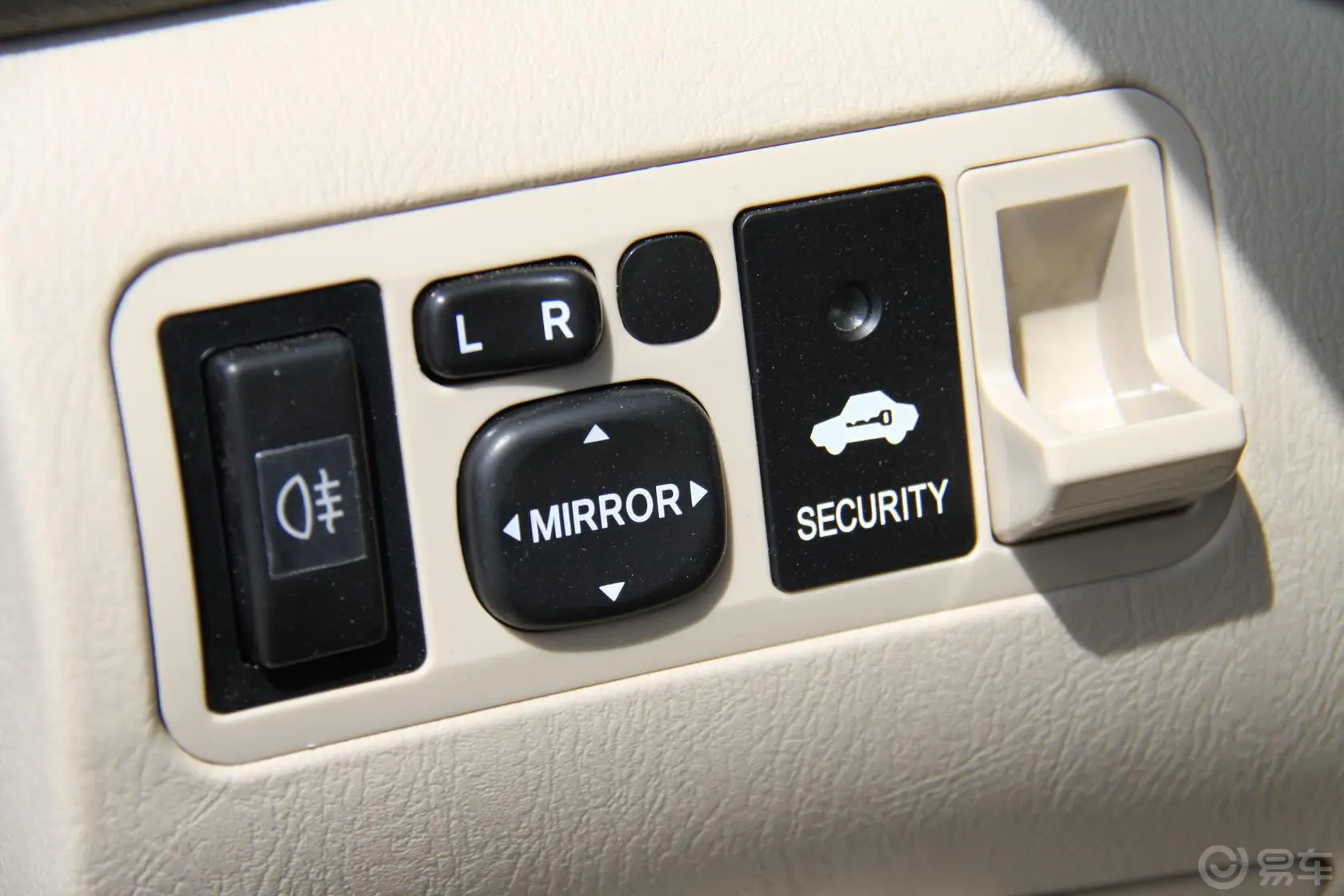 比亚迪F31.5 白金版 标准型 GL-i外后视镜控制键