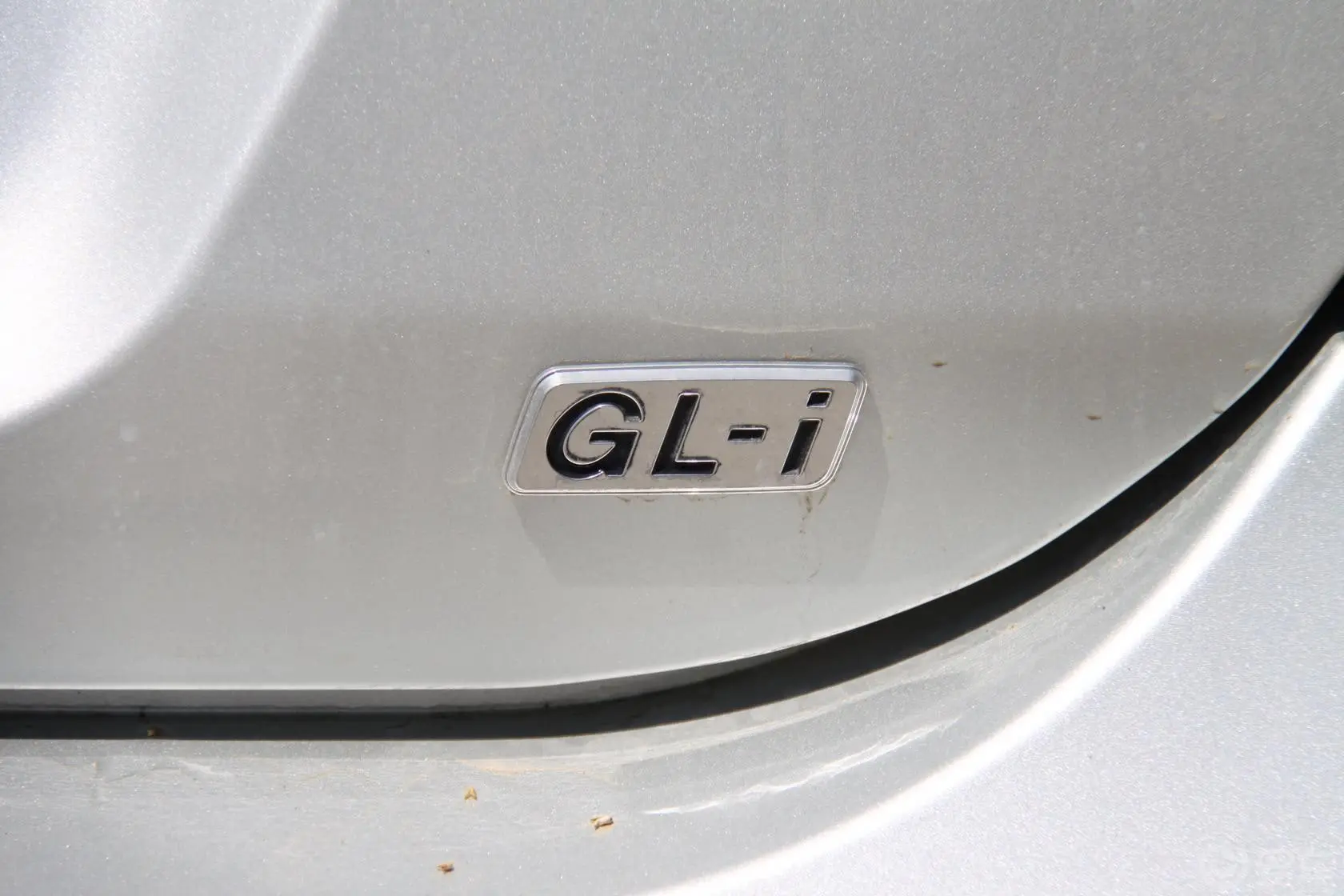 比亚迪F31.5 白金版 标准型 GL-i尾标