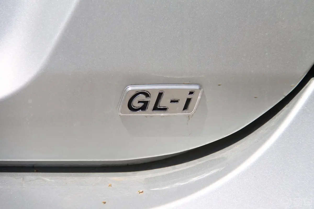 比亚迪F31.5 白金版 标准型 GL-i尾标