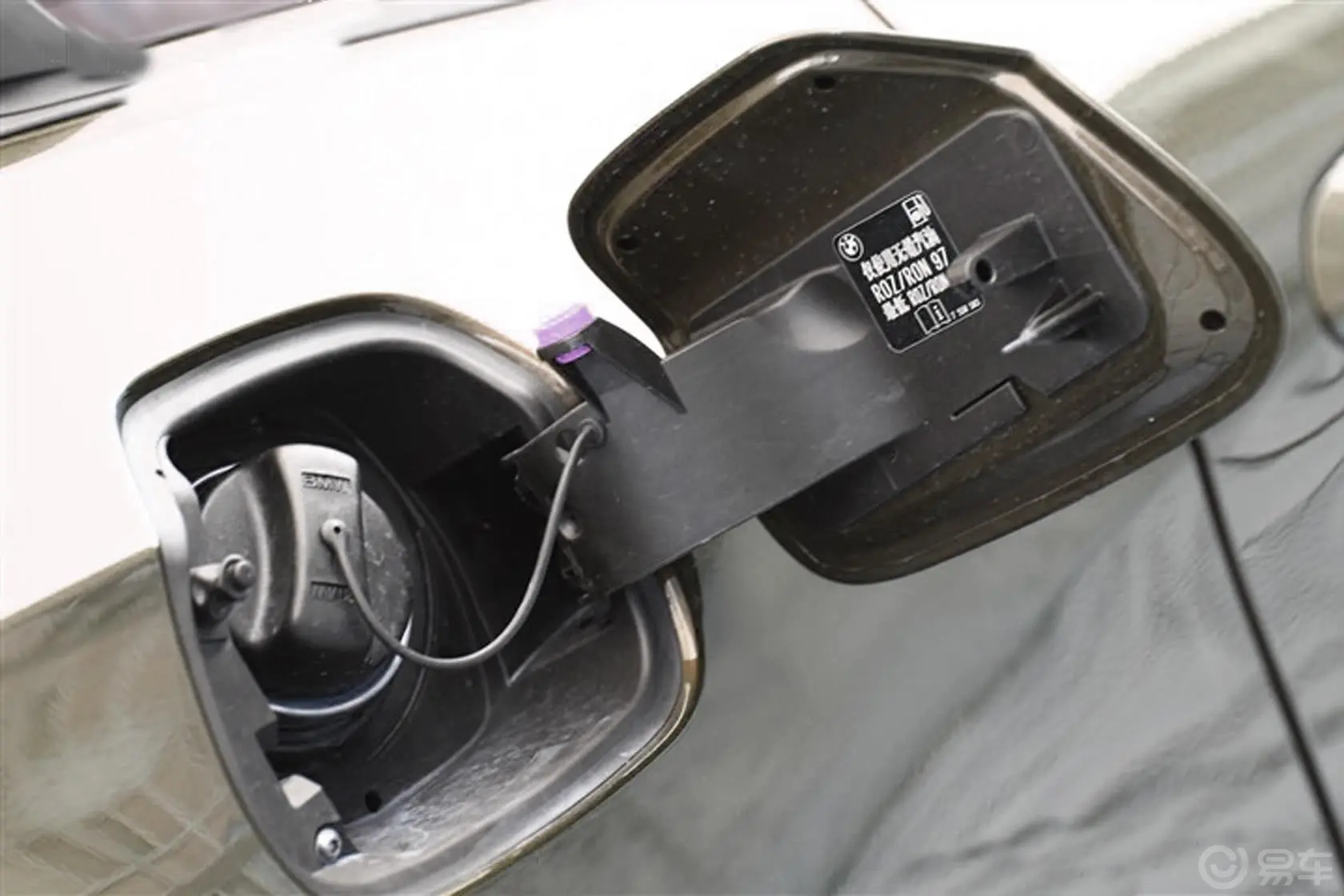 宝马Z4sDrive35i 豪华型油箱盖