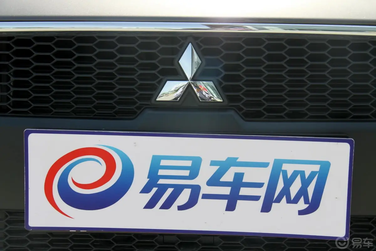 欧蓝德(进口)EX劲界 2.0L CVT 四驱 都市版外观