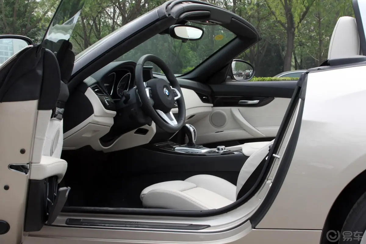宝马Z4sDrive35i 豪华型前排空间