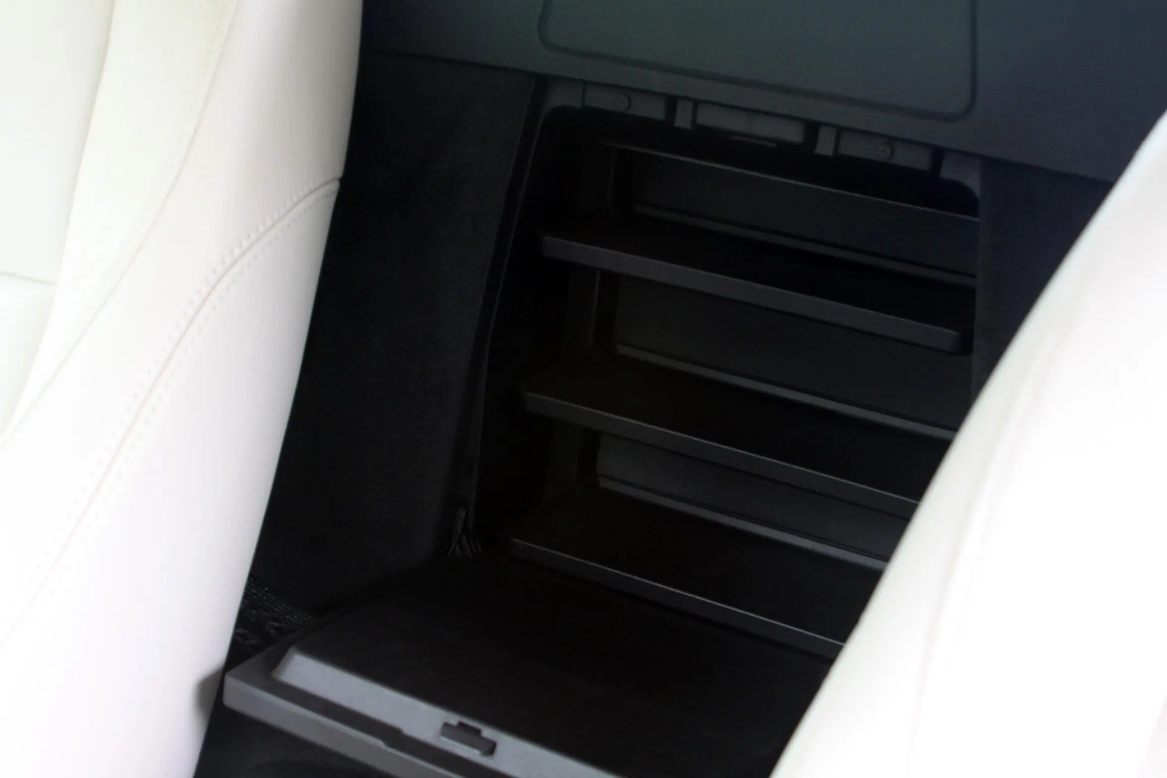 宝马Z4sDrive35i 豪华型空间