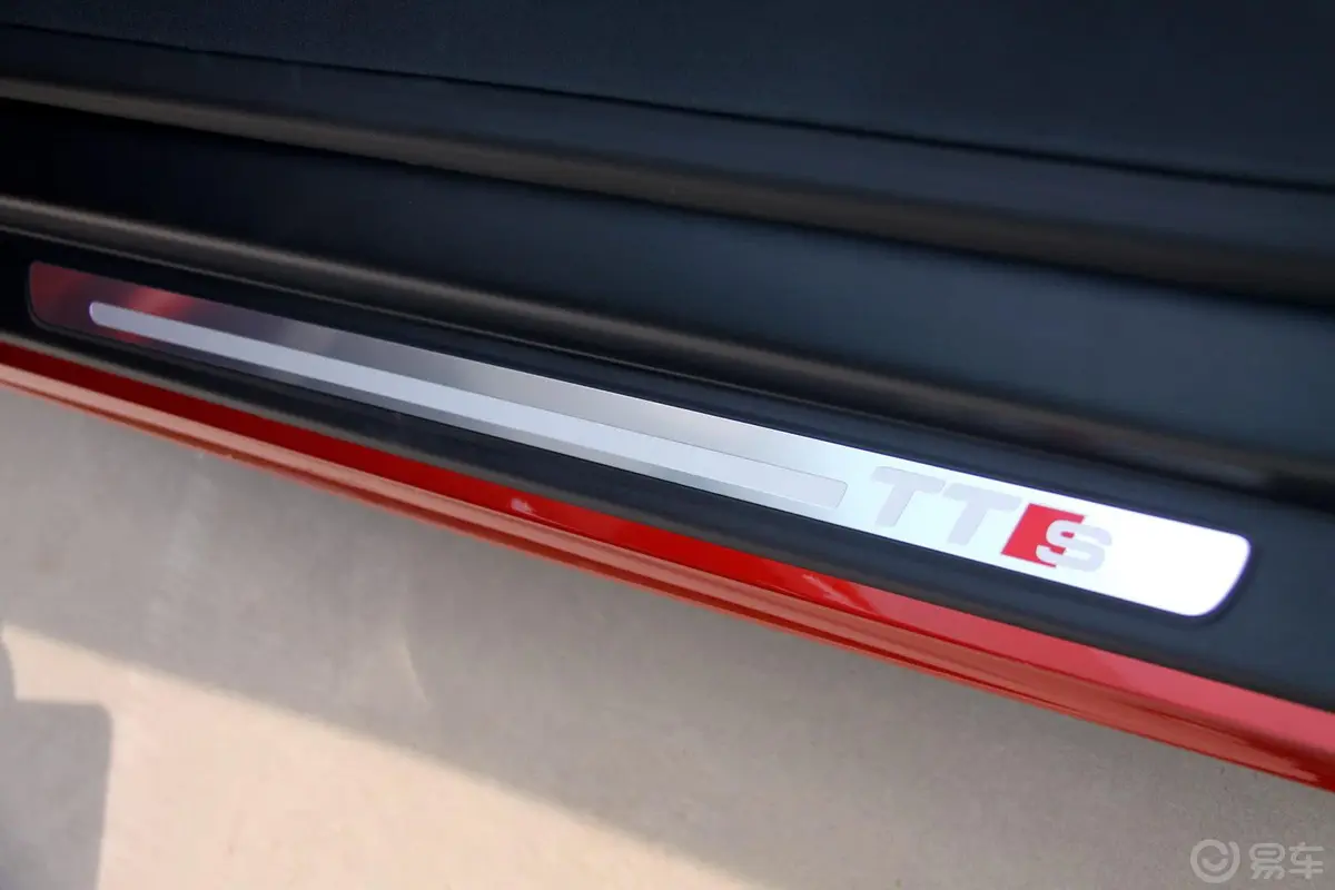 奥迪TTTTS Coupe 2.0 TFSI quattro S tronic车门迎宾装饰板