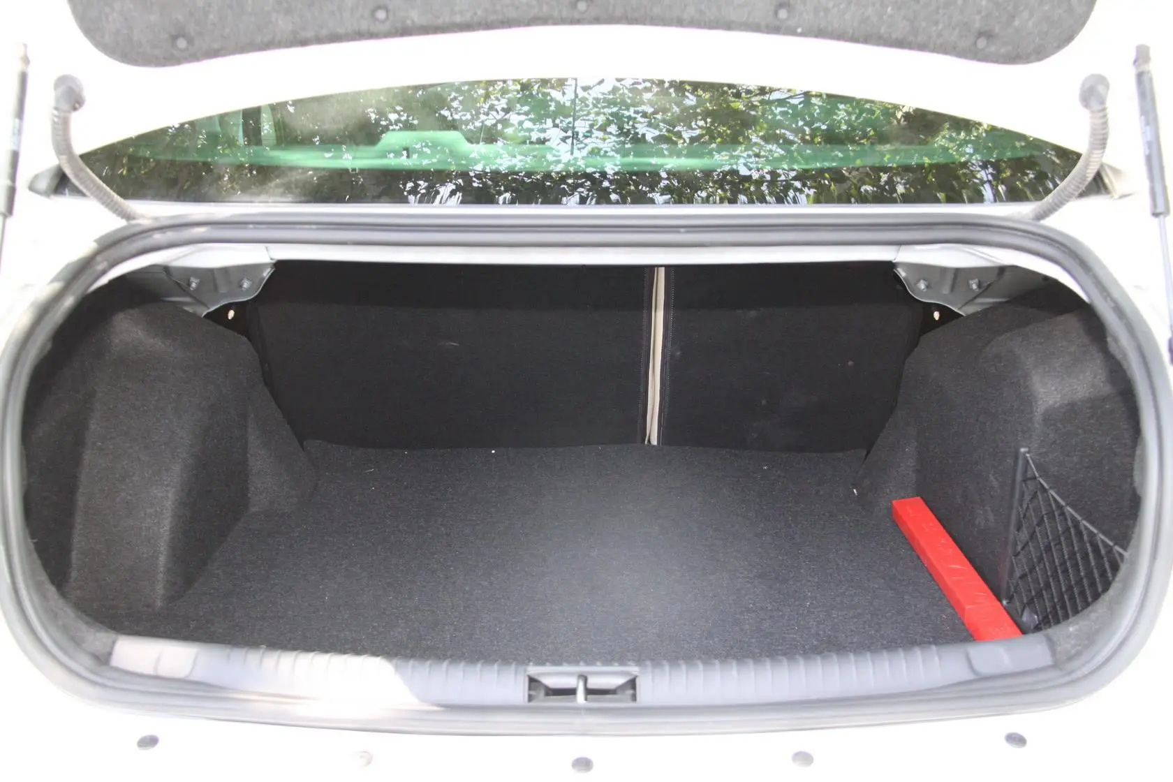 MG6Saloon 1.8T 自动 豪华版行李箱空间